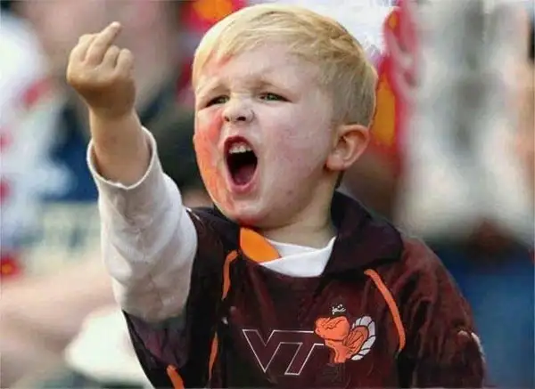 Ảnh hài ngón giữa đậm chất troll vui