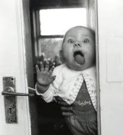 Meme hài ánh mắt sáng rực khi thấy crush đăng ảnh