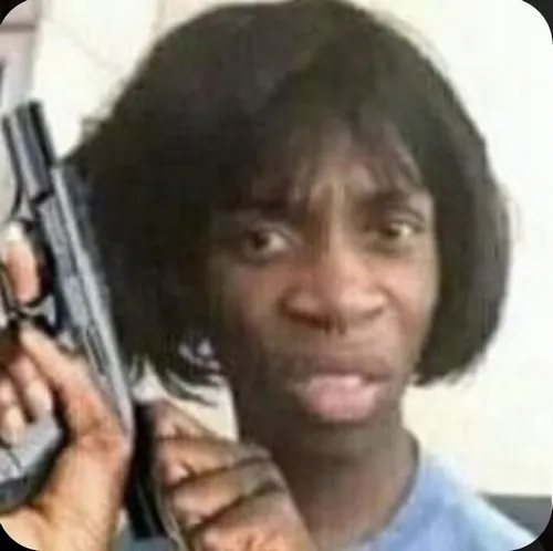 Ảnh vui mô tả cảnh drama nhỏ trong hội bạn thân