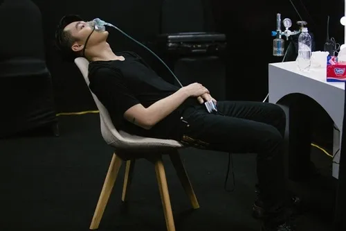 Meme vui bình oxy khắc họa tinh thần “cười để sống sót”