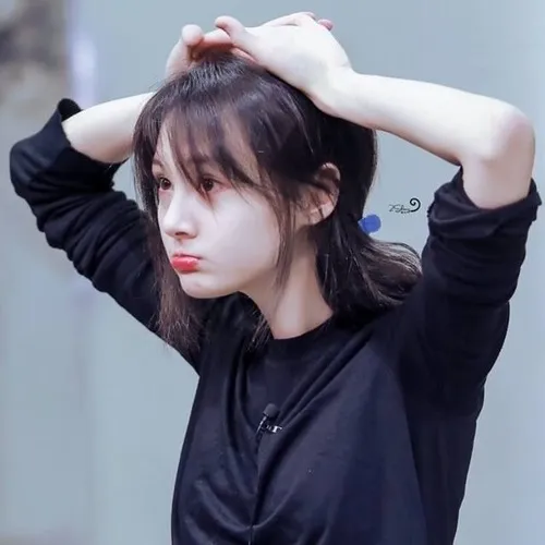 4 Gãi đầu ngượng nghịu: biểu cảm bất tử của dân mạng Việt