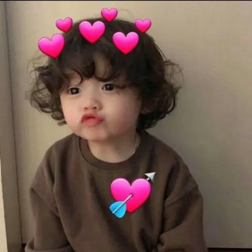 Ảnh vui hôn môi mô phỏng cảnh yêu thương lãng mạn.