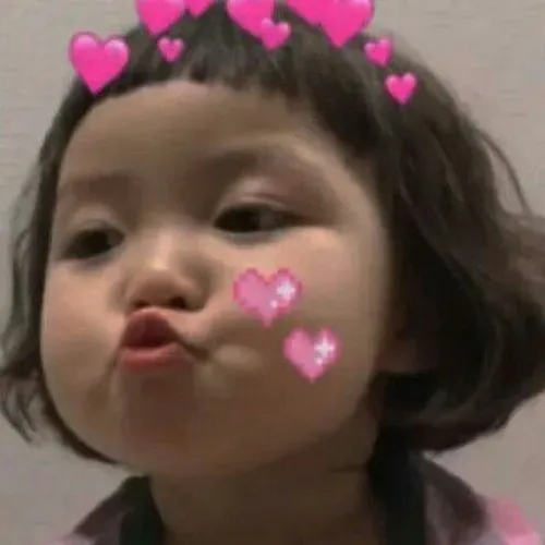 Ảnh chế hôn say mô tả biểu cảm ngộ nghĩnh pha lãng mạn.