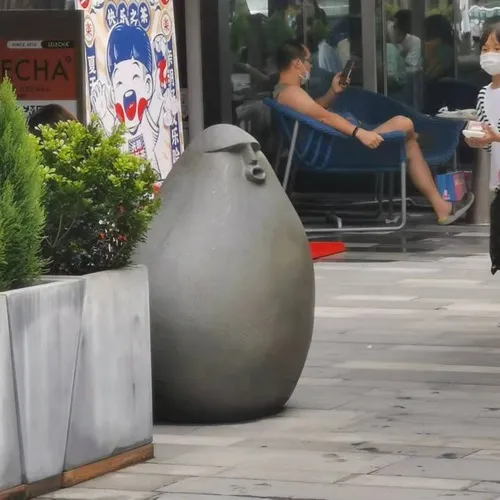 Hình troll chu mỏ kiểu “thơm cái cho vui đi”