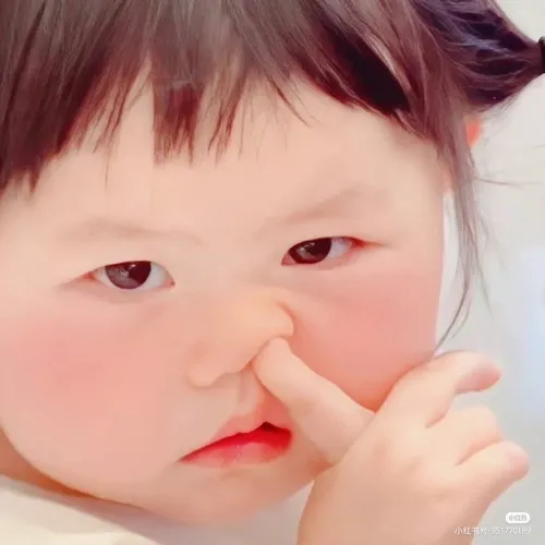 Hình meme hài nụ cười rạng rỡ của em bé