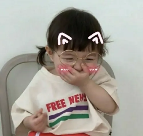 Ảnh troll bé con liếc mắt bí ẩn cực duyên