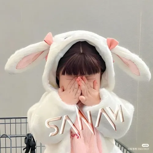 Hình chế meme vui bé con Hàn Quốc phồng má giận dỗi.