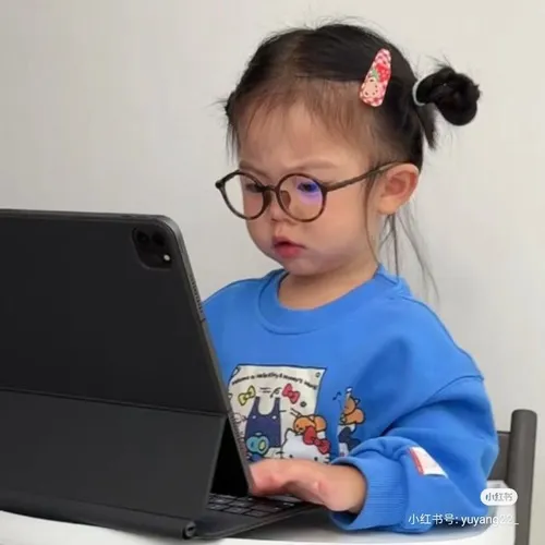 Biểu cảm dễ thương của bé Hàn – kho báu của dân chế ảnh