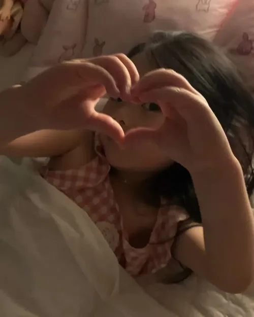 Khi biểu cảm ngây thơ trở thành ngôn ngữ của mạng xã hội