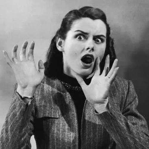 Meme đứng tim gợi hình ảnh sự sống như ngưng lại trong thoáng chốc