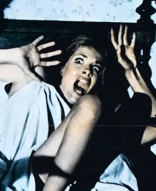 Meme rụng rời tay chân thể hiện cảm giác yếu ớt, choáng váng