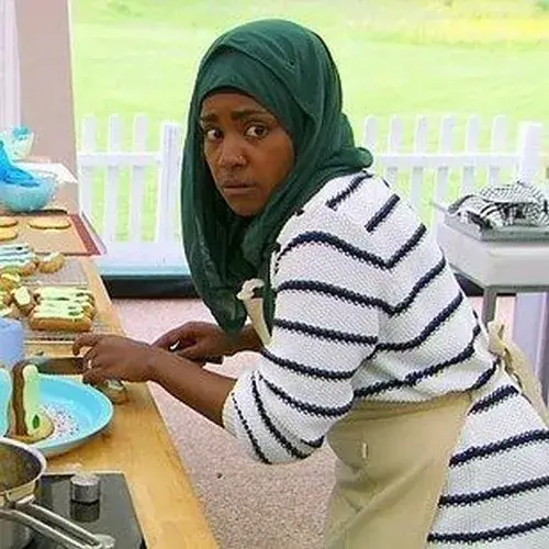 Meme hoảng loạn thể hiện vẻ sợ hãi mà vẫn giữ chút “cute vô lý”