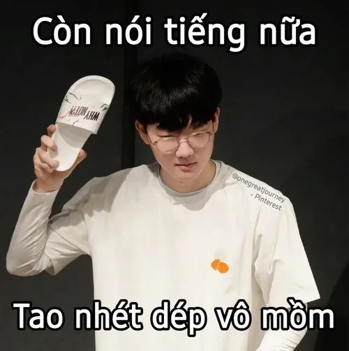 Ảnh troll biểu cảm bất lực giữa cuộc họp dài dòng