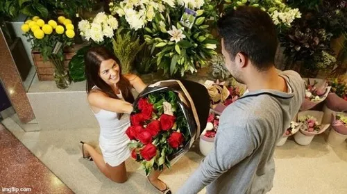 Ảnh troll bó hoa khổng lồ khiến người nhận “sốc visual”