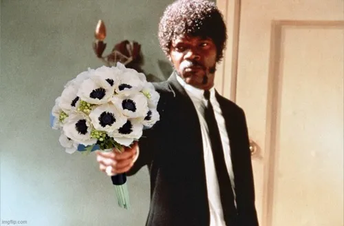 Ảnh troll bó hoa bị gió thổi tung khiến khung cảnh thêm vui