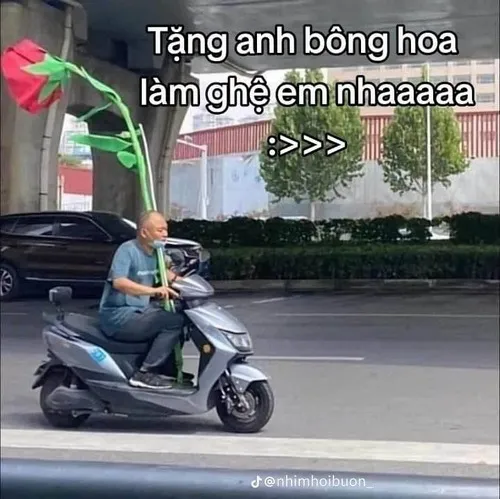 Hình troll bó hoa lụa tinh tế dành tặng người thân phương xa