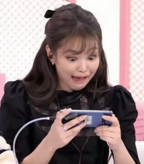 Từ ngớ ngẩn đến đáng yêu: hành trình viral của meme thiểu năng