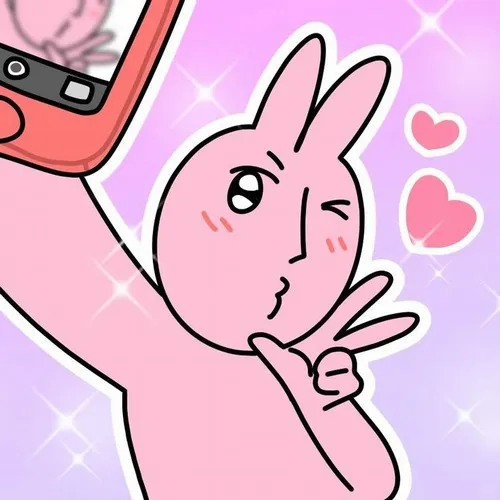 Ảnh chế thỏ hồng che miệng cười, dáng ngồi khép nép tinh nghịch