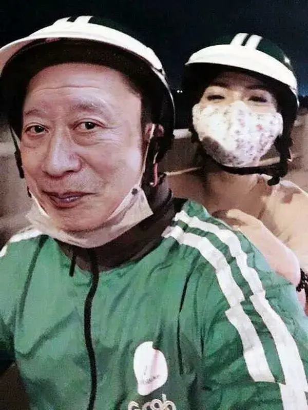 Hình chế Tokuda mặc đồ Grab