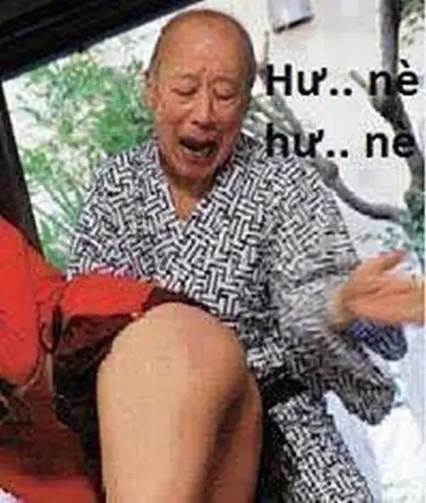 Tokuda đánh mông hư nè hư nè