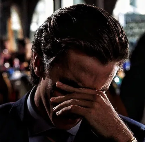 Meme cảm động ánh sáng đơn độc tạo chiều sâu tĩnh mịch.