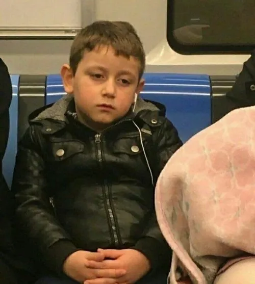 Hàng loạt meme xúc động được chia sẻ khiến mạng xã hội tràn cảm xúc.