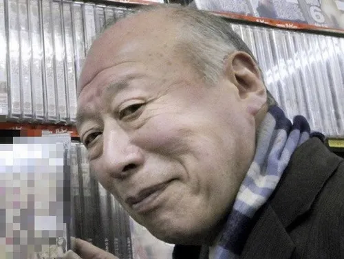 Ánh mắt Tokuda khiến cả mxh bật cười vì độ nham nhở huyền thoại