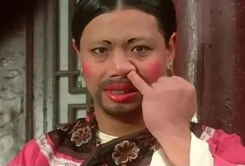 Hình chế biểu cảm ngây ngô đầy sức sống và chân thật.