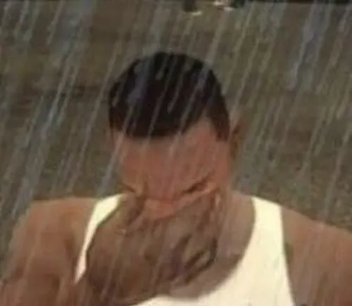 Meme xúc động sự tương phản giữa bóng tối và tia sáng mong manh.