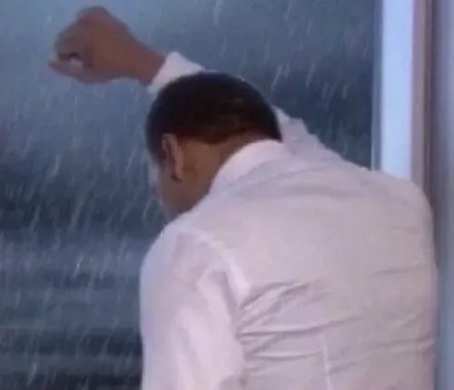 Hình chế xúc động pha nét nhân văn đầy ý nghĩa.