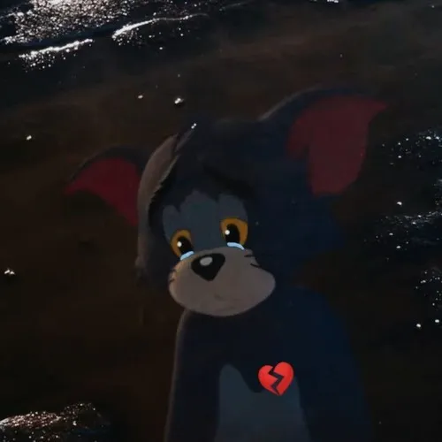 Meme xúc động nét cong mềm của nụ cười gượng gạo.