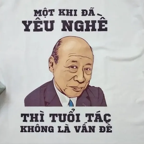 Meme hài Tokuda Shigeo với ánh mắt nheo nheo cực kỳ nham nhở.