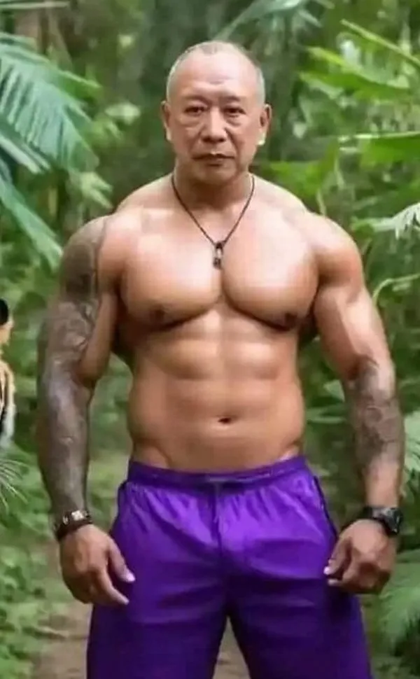 Ảnh chế Tokuda “người đàn ông hiểu chuyện” được dùng khắp mạng xã hội.