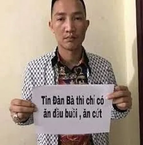 Gương mặt “đơ mà chất”, nhìn thôi cũng bật cười.