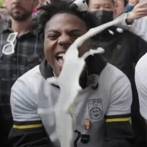 Hình vui bắn loạn xạ thể hiện ánh mắt cháy đam mê.