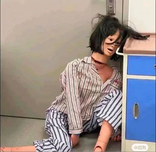 Hình troll bất lực nêu ánh mắt trống rỗng buồn