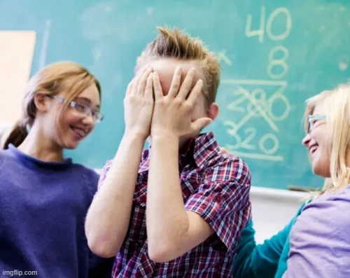 Meme quê xệ: Khi sự tự tin phút trước hóa thành “đi vào lòng đất” phút sau