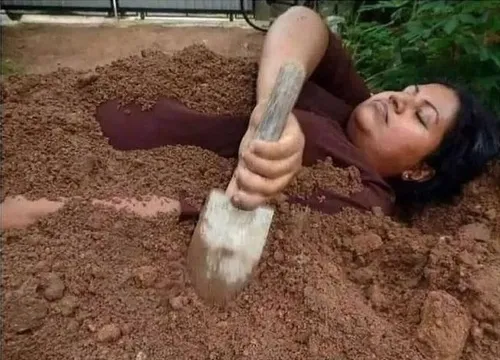 Cảm giác quê muốn tự đào hố chôn mình được dân mạng chế lại cực vui