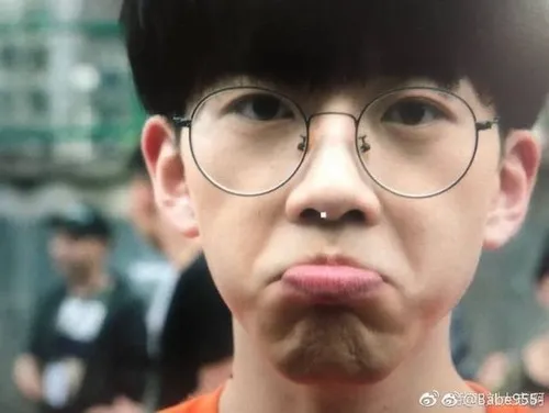 Ảnh vui bĩu môi phản đối cực lầy lội