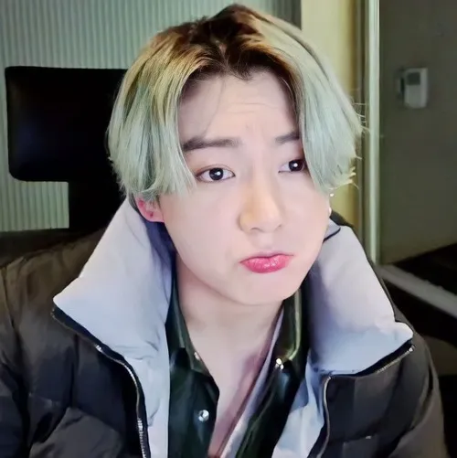 Meme chế trề môi nhìn buồn cười hết sức