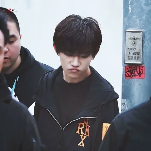 Meme bĩu môi khi không vừa lòng bạn bè