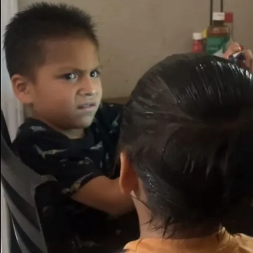 Ảnh hài phản ứng vô thức khi nghe lời tỏ tình bất ngờ