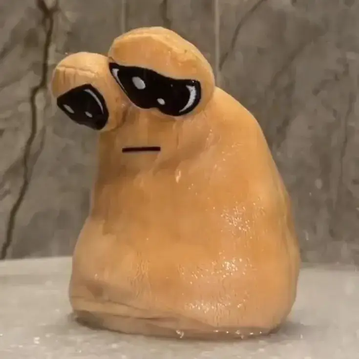 Ảnh chế gương mặt tủi thân, chẳng biết chia sẻ cùng ai.