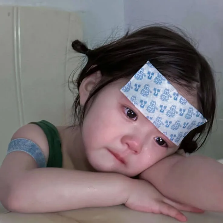 Ảnh chế ánh mắt rơi lệ khi đọc lại tin nhắn.