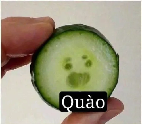 Nụ cười này... vừa ngây thơ vừa nguy hiểm.