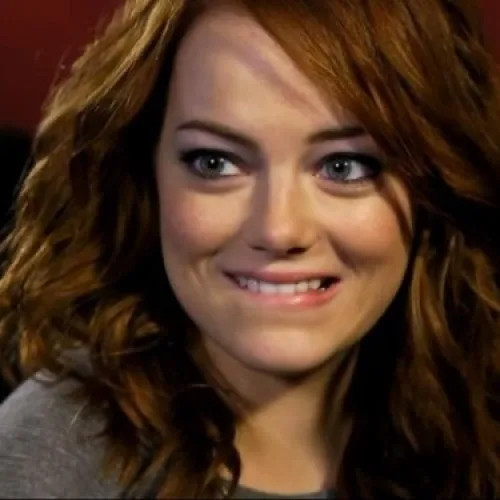 Meme chế biểu cảm mím môi khiến dân mạng đỏ mặt