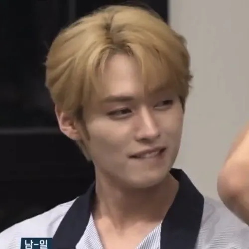 Ảnh chế hành động cắn môi tạo trào lưu lan rộng