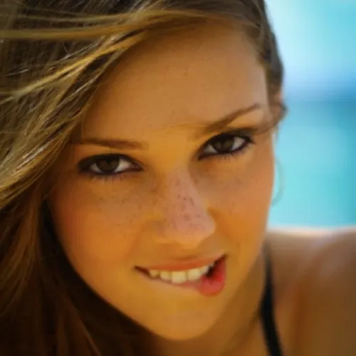 Emoji chế biểu cảm cắn môi