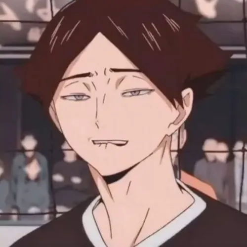 Ảnh vui tóc rơi ngang má và ánh mắt mời gọi