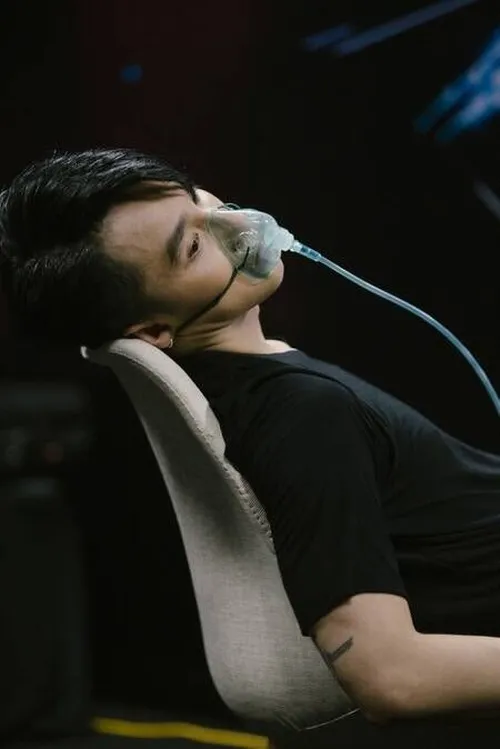 Ảnh troll thở bình oxy nói thay tiếng lòng của dân mạng